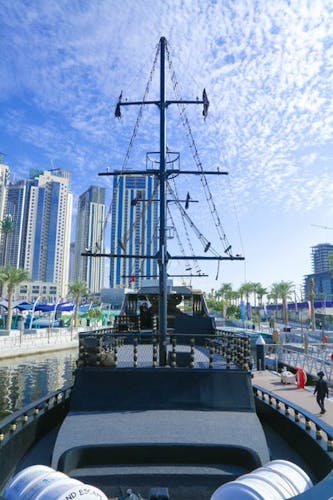 Sightseeing tour on the Black Pearl cruise