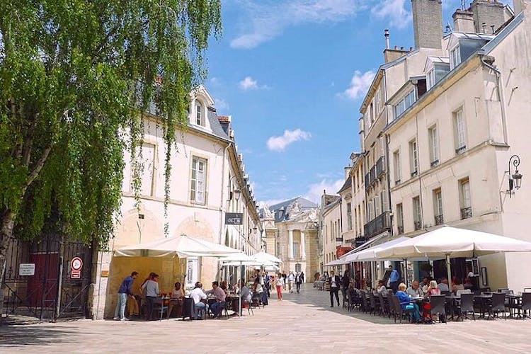 Self guided tour with interactive city game of Dijon