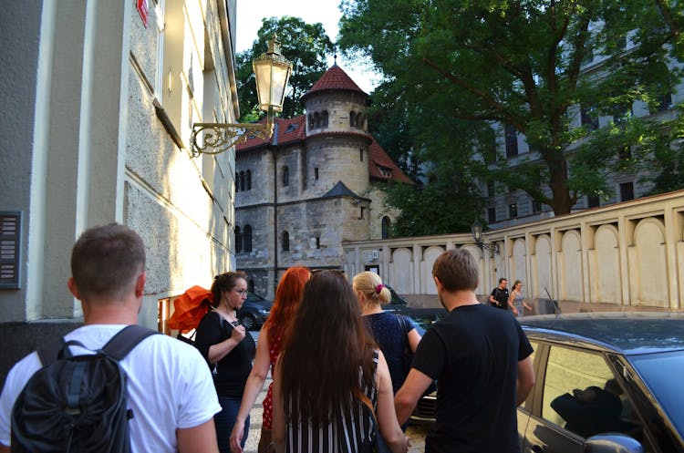 Prague Old and Jewish Town: guided tour with entrance tickets, coffee and cake