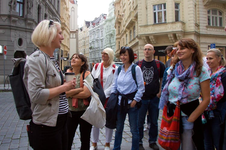 Prague Old and Jewish Town: guided tour with entrance tickets, coffee and cake