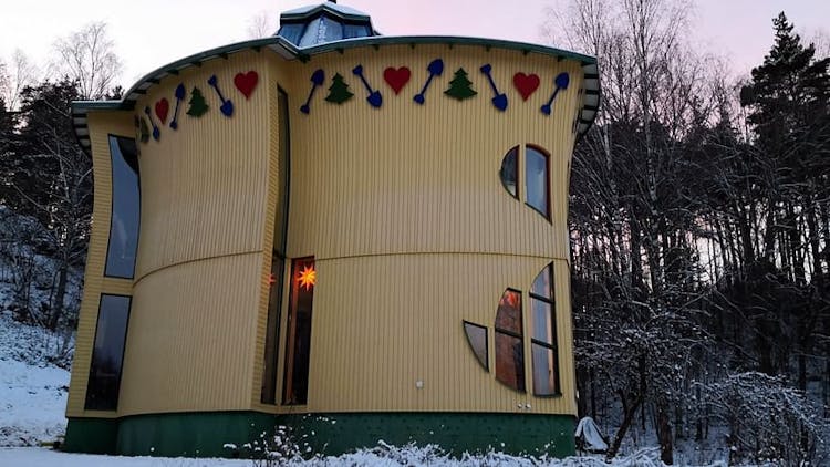 Guided public tour of Turku's Life on a Leaf house