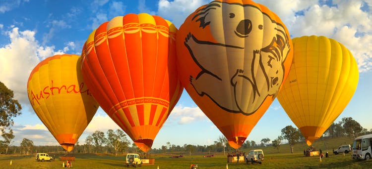 Brisbane classic hot air balloon flight with breakfast
