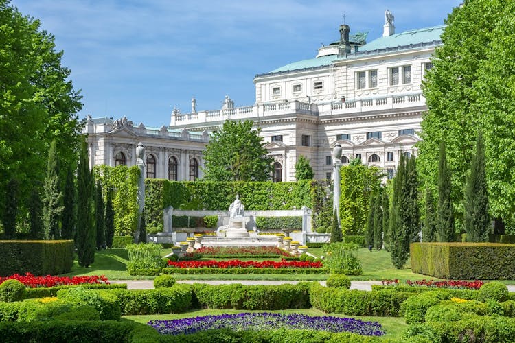 Family-friendly walking tour of Vienna with private guide