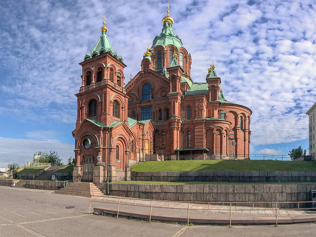 Helsinki_Uspenski_cathedral.jpg