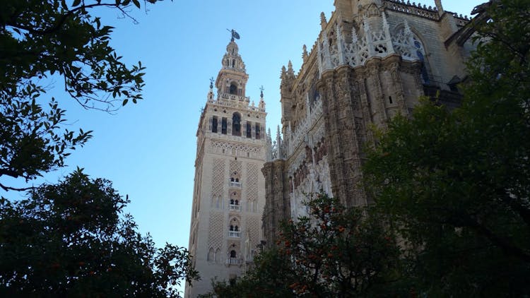 Giralda Tower Sevilla.jpg