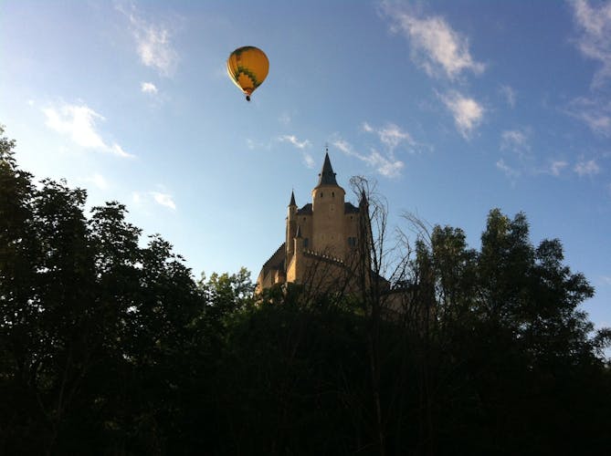 Segovia hot-air balloon flight with transfer from Madrid
