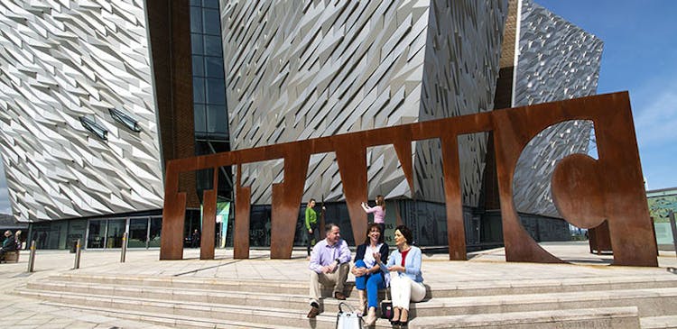 Self-guided day tour of Belfast with car rental