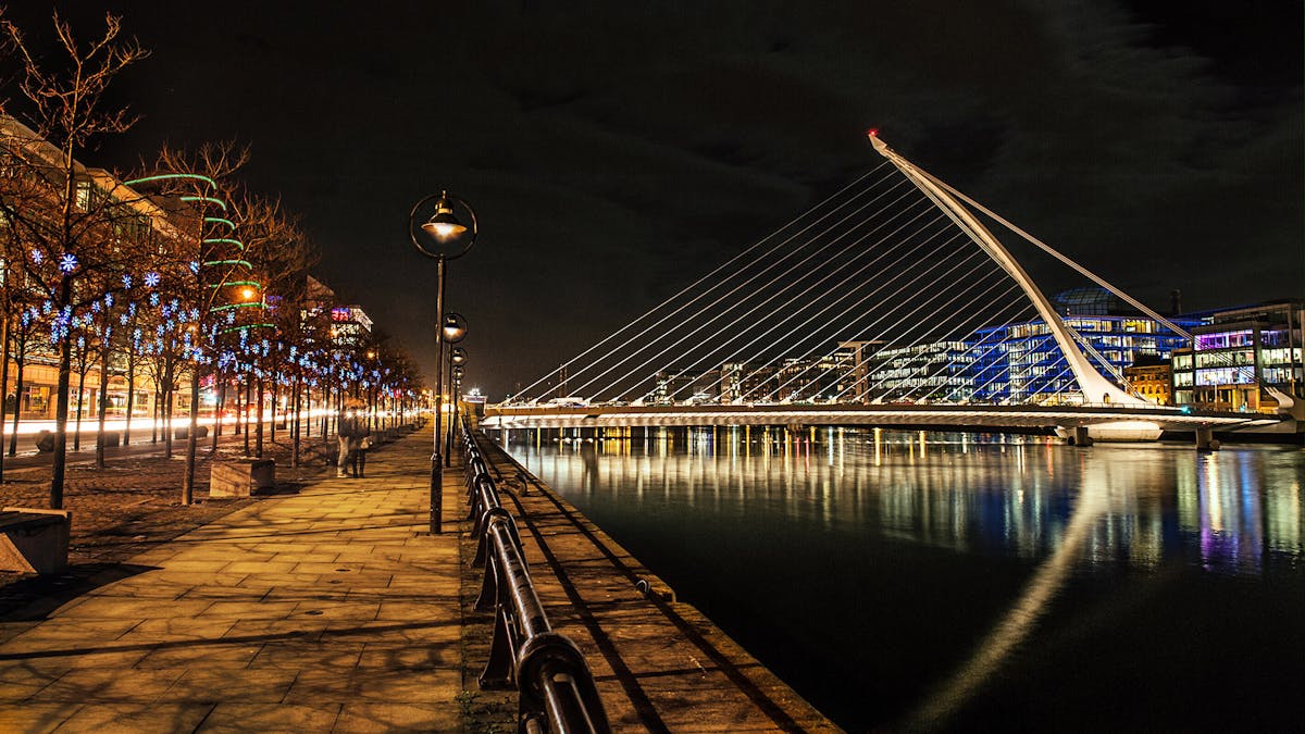 Docklands_SamuelBeckettBridge.jpg