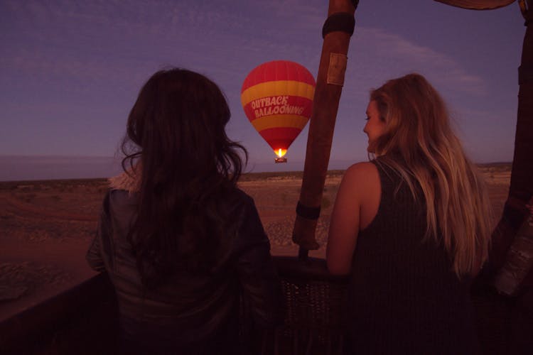 60 minute early morning hot air balloon flight in Alice Springs