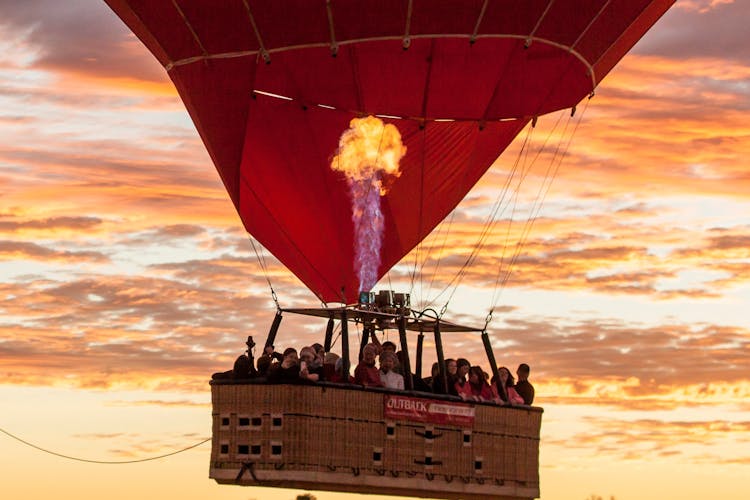 60 minute early morning hot air balloon flight in Alice Springs