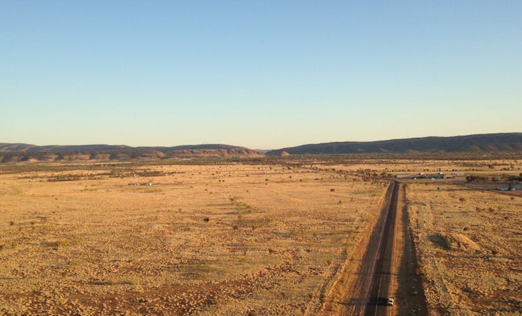 60 minute early morning hot air balloon flight in Alice Springs