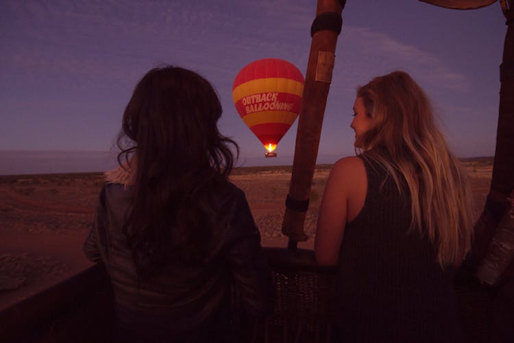 30 minute early morning hot-air balloon flight in Alice Springs