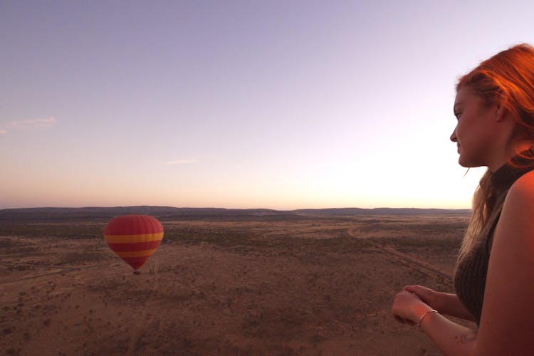 30 minute early morning hot-air balloon flight in Alice Springs