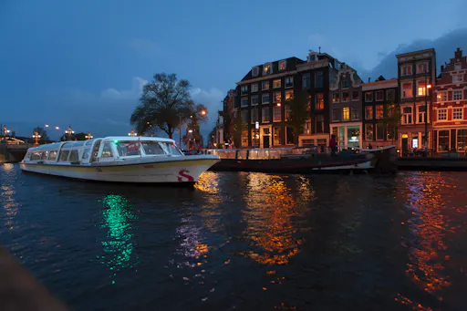 CTA Pizza Cruise_Canal cruise by night.jpg