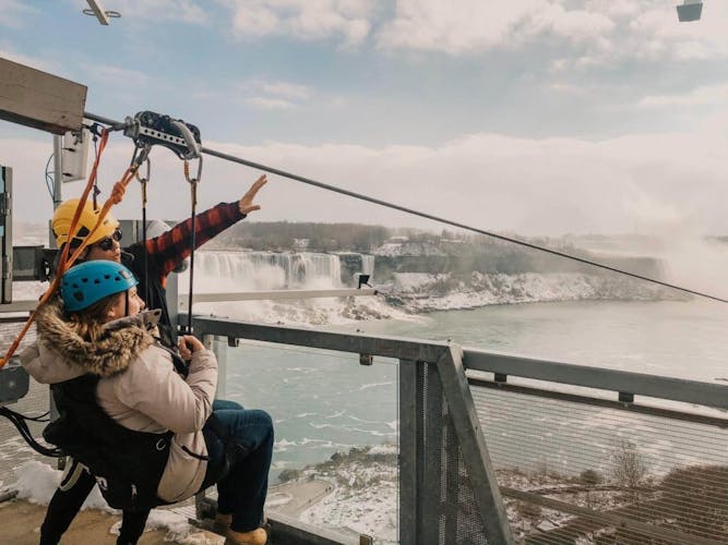 Niagara falls daytime zipline