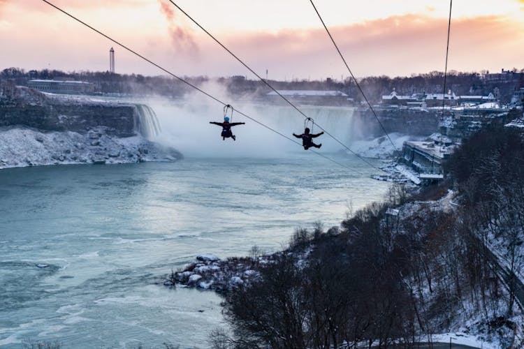 Niagara falls daytime zipline