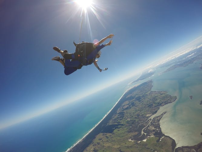 20,000ft skydiving experience in Auckland