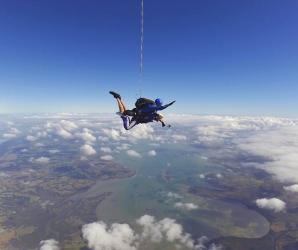 20,000ft skydiving experience in Auckland