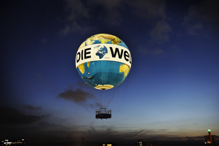 Ascent with the WELT Ballon at Checkpoint Charlie
