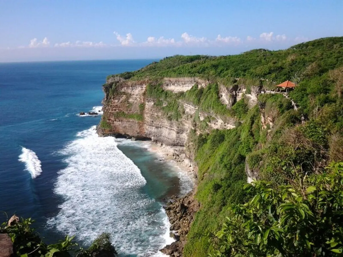 Uluwatu cliff..JPG