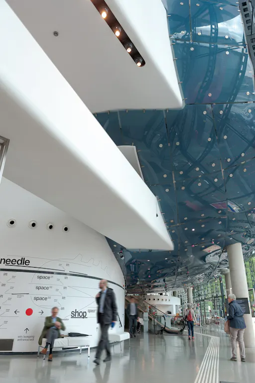 Kunsthaus Graz_ Kunsthaus-Foyer (c) N. Lackner.jpg