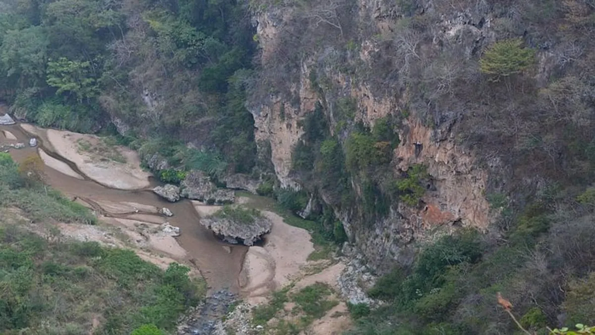 Aguacero Waterfall Mexico Chaiapas 2.jpg
