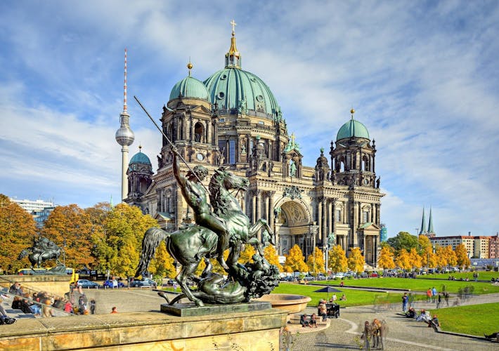 Private guided walking tour off-the-beaten track in Berlin