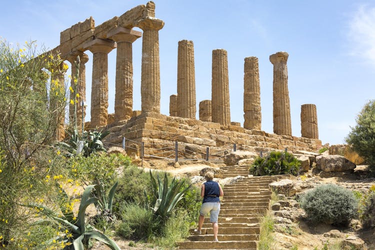 Walking tour of the Valley of the Temples in Agrigento