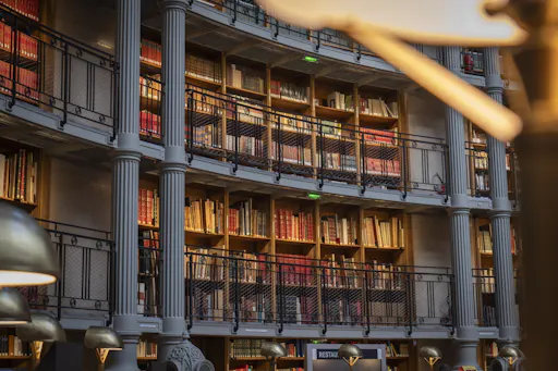 Freelencer_France_Paris_Booklover The City of Booklovers-01.jpg