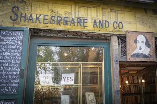 Freelencer_France_Paris_Booklover The City of Booklovers-21.jpg