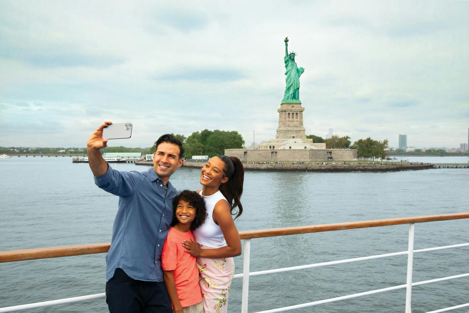 05_Statue_of_Liberty_Family_Statue_0114-2_RETOUCHED_3.jpg