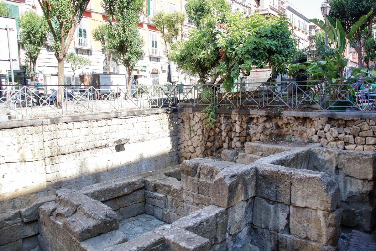 1. Piazza Bellini, Greek Ruins_AdobeStock_163722787.jpeg
