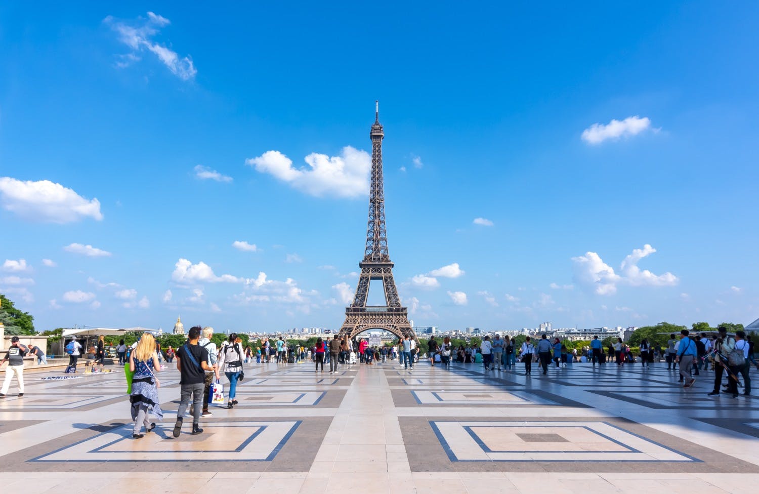 1. Trocadero square and Eiffel Tower_AdobeStock_234746574.jpeg