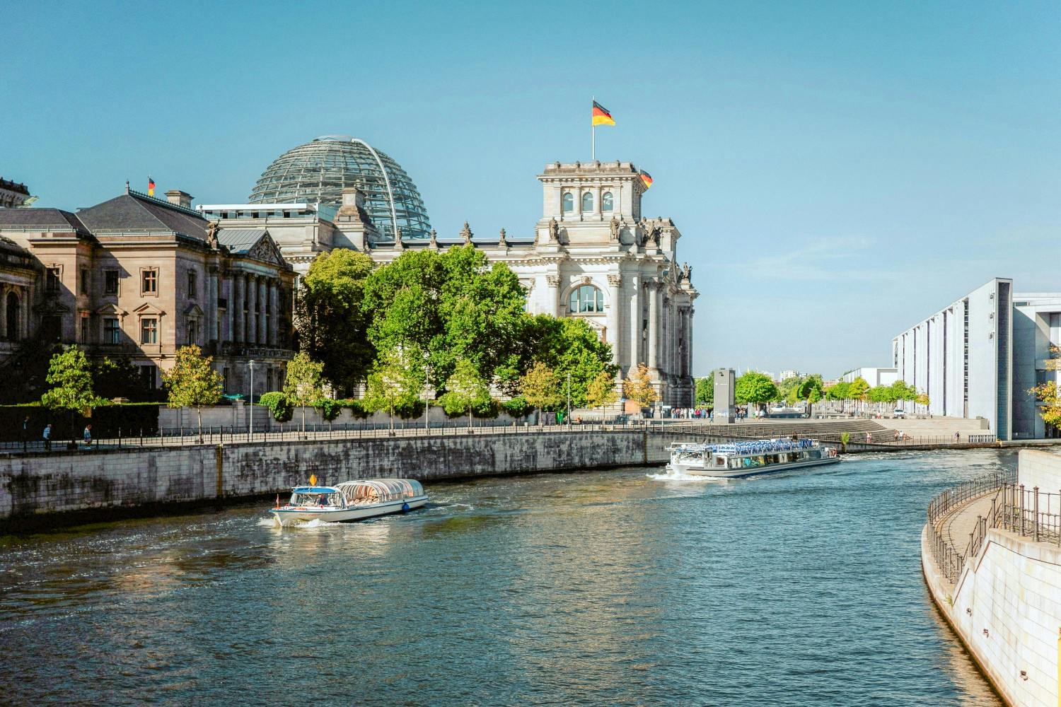 COVER. Berlin, River Spree Cruise, Reichstag Building_chris-kursikowski-EPXWPs7iZg4-unsplash.jpg