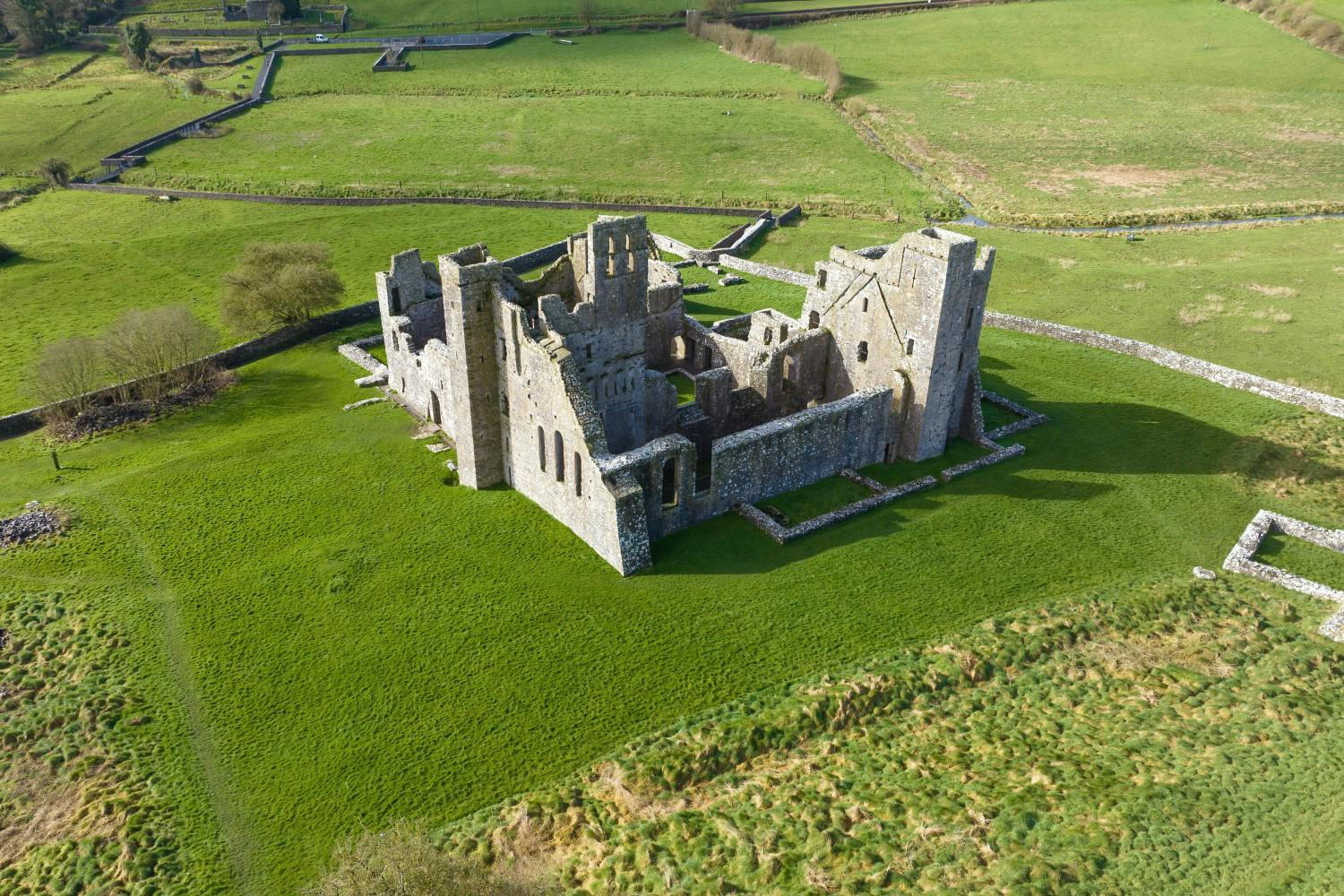 AdobeStock_Ireland_Fore Abbey_AdobeStock_767049383.jpg