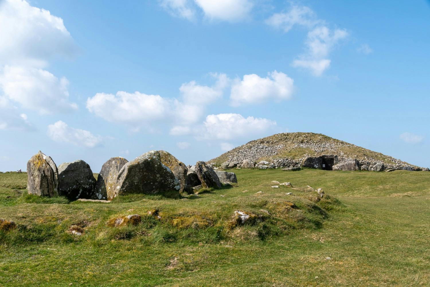 AdobeStock_Ireland_Loughcrew_AdobeStock_498126649.jpg