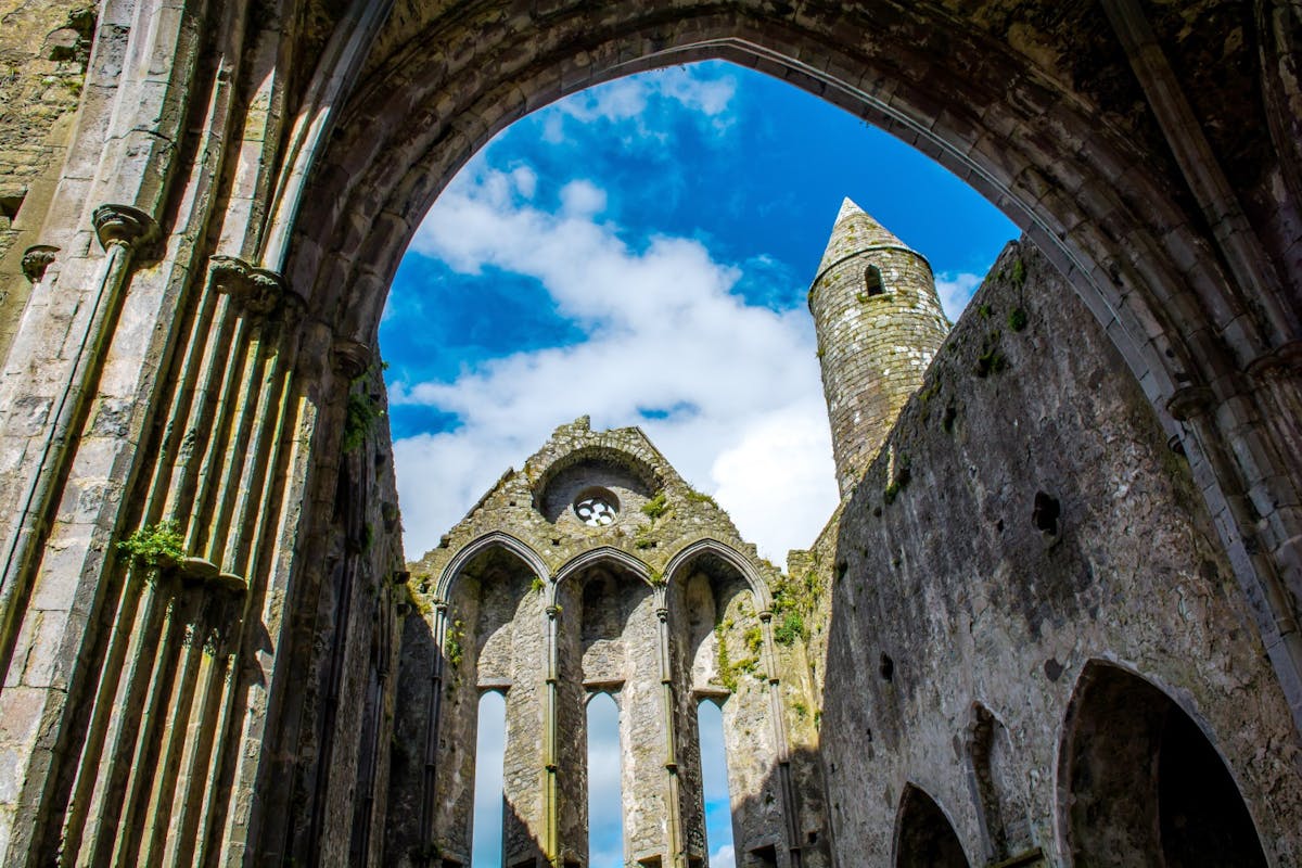 Adobestock_Ireland_Rock of Cashel_AdobeStock_130675603.jpg