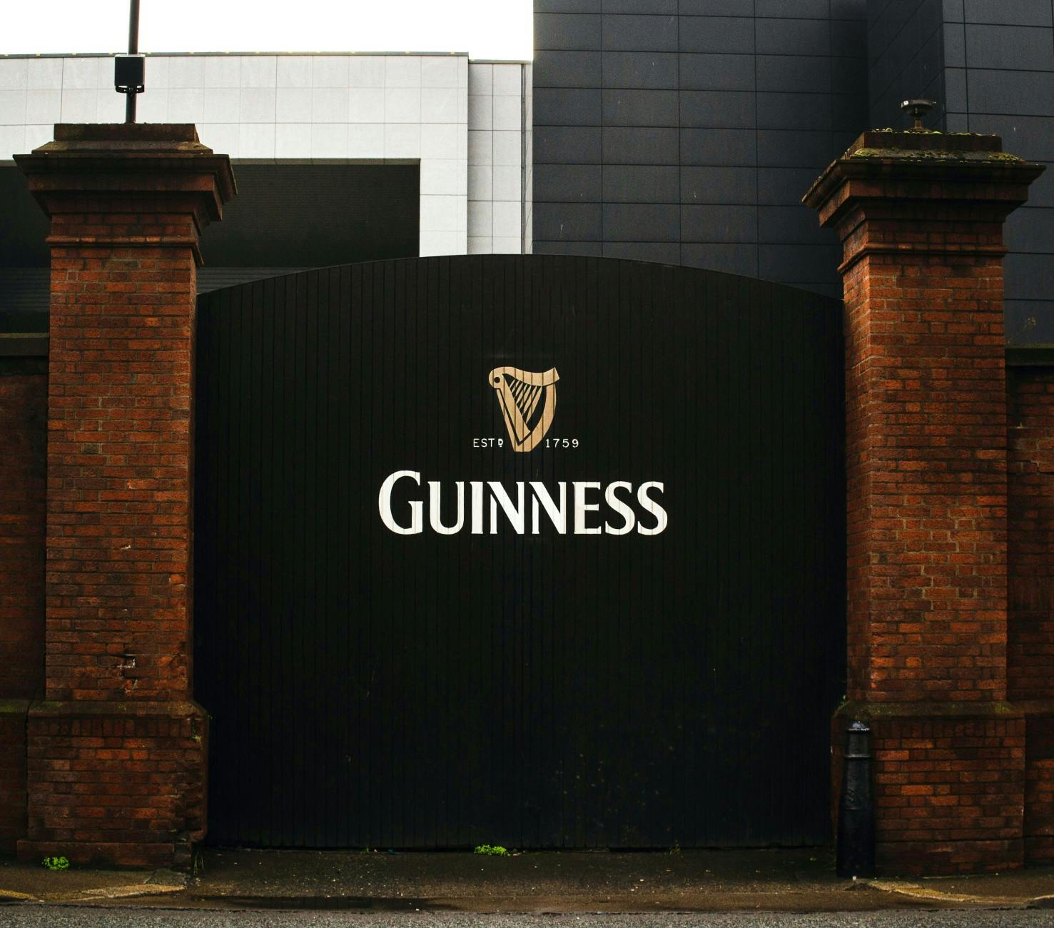 StockMM_UnSplash_Ireland_Dublin Guinness_louis-hansel-1Rfjzq1DJYM-unsplash.jpg