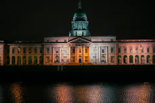 StockMM_UnSplash_Ireland_Dublin by Night_nicholas-chester-adams-hwqRhae50k4-unsplash.jpg