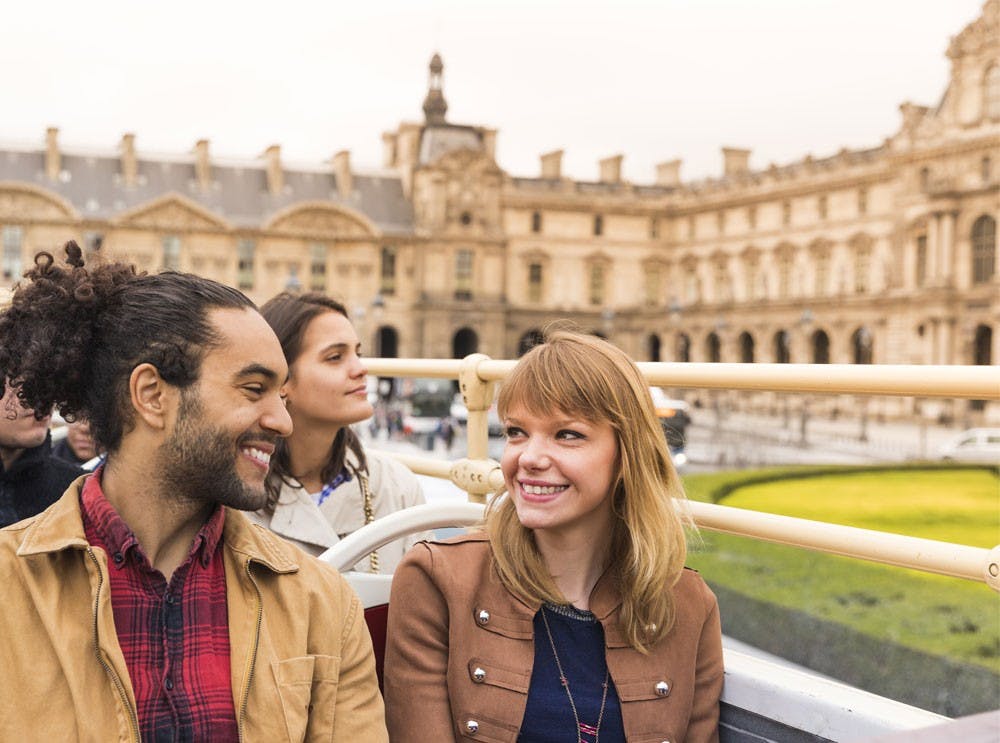 4-couple-on-big-bus-tour-in-paris_1.jpg