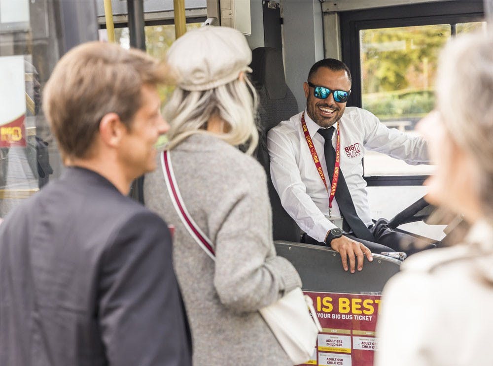 3-passengers-hopping-on-a-big-bus-tour_2.jpg