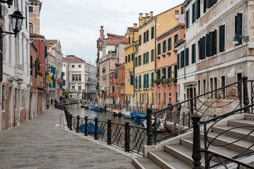 1. Dorsoduro District_AdobeStock_328956724.jpeg