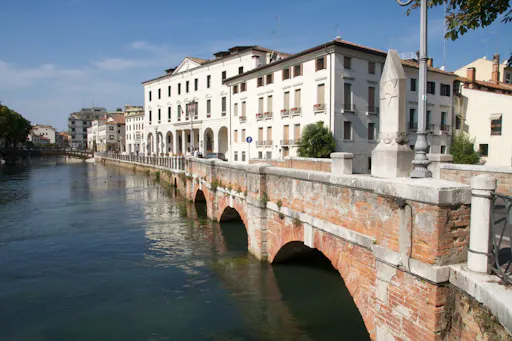 4. Impossible Bridge and Statue to Dante Alighieri_AdobeStock_56758674.jpeg