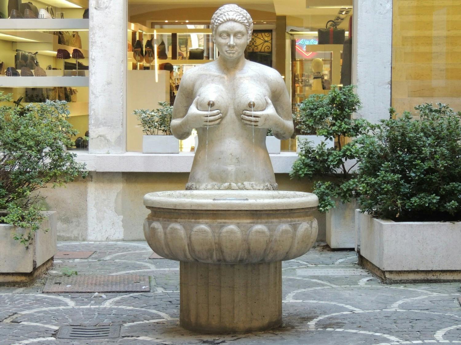 6. Fontana delle Tette_AdobeStock_135406905.jpeg