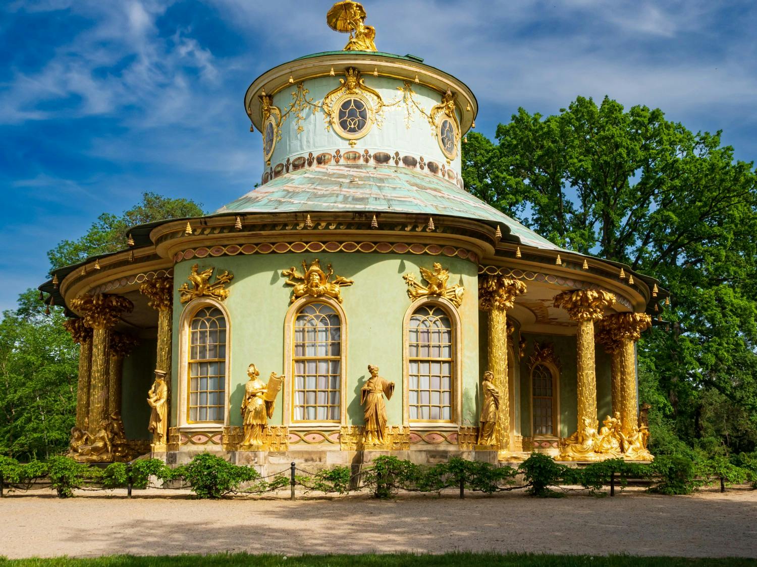 10.-AdobeStock_630043436_-Sanssouci-Palace-and-Gardens.jpg