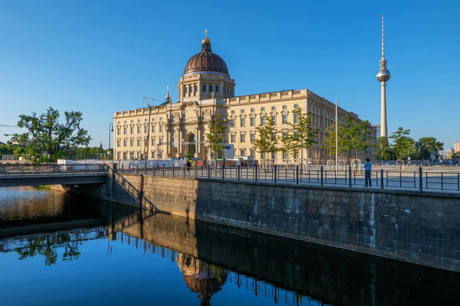 11. AdobeStock_462243110_ Berlin Palace.jpeg