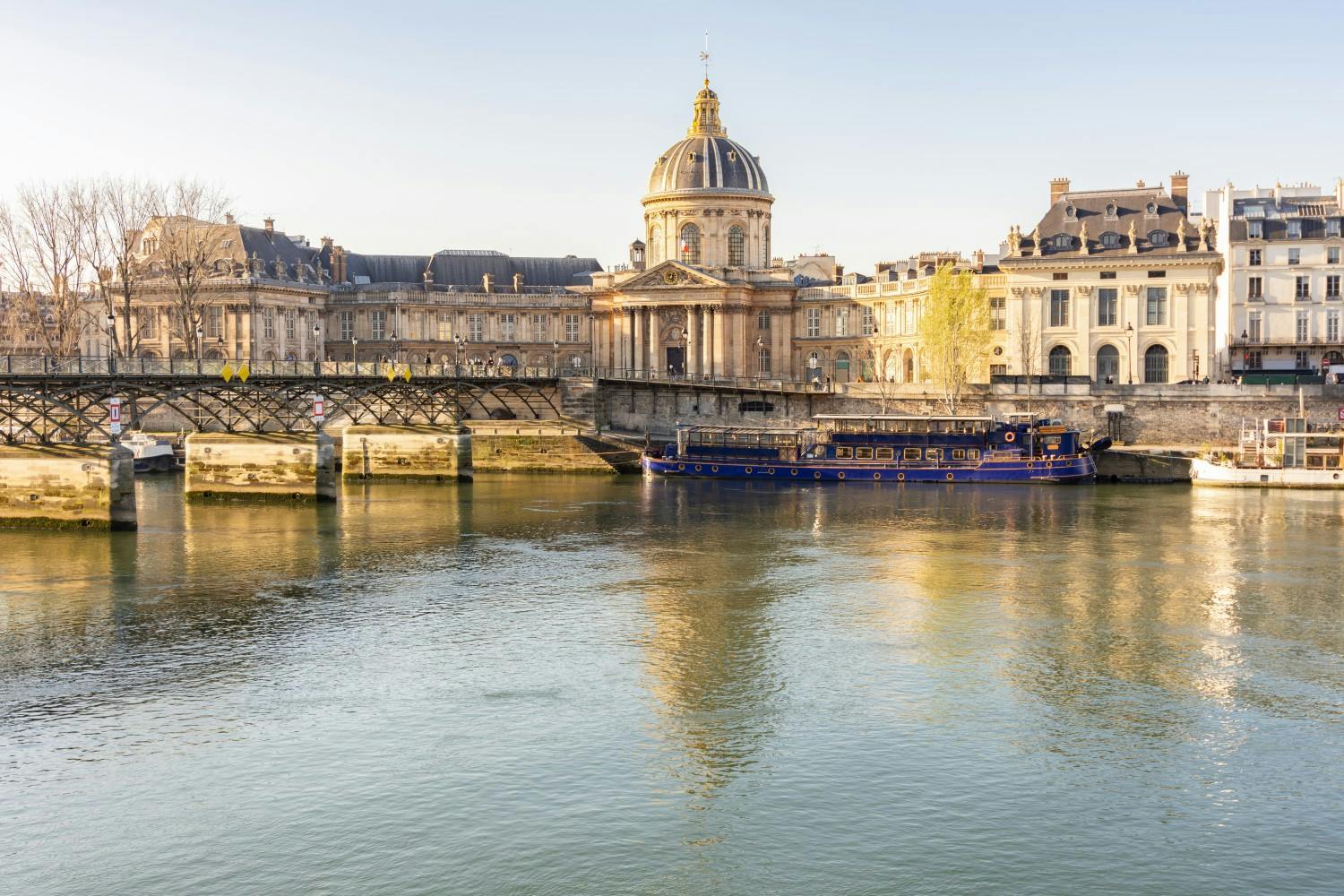 StockMM_Getty_France_Paris_Seine River Cruise_GettyImages-2219004742.jpg