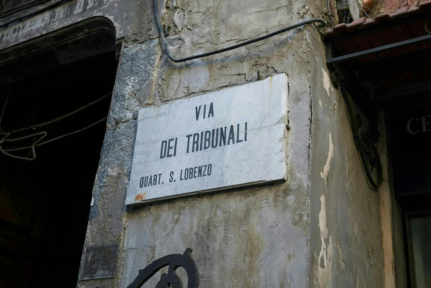 1. Via dei Tribunali_AdobeStock_217900631.jpeg