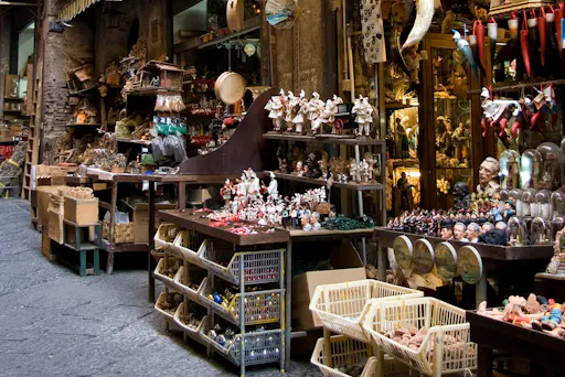 5. Via San Gregorio Armeno_AdobeStock_10600942.jpeg