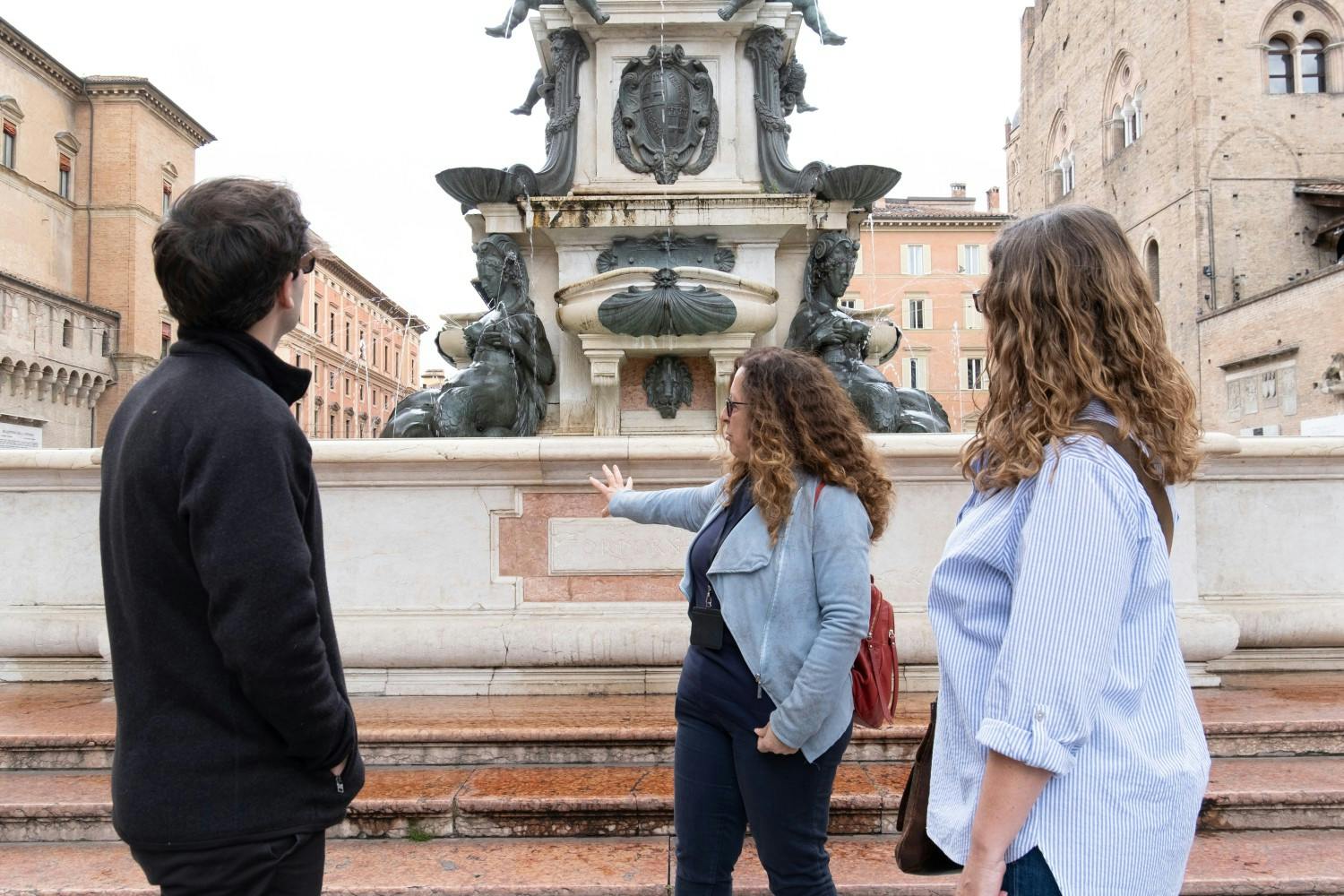 7. FL_Francesca Petringa_Italy_Bologna, Piazza Maggiore, Fountain of Neptune_01.jpg